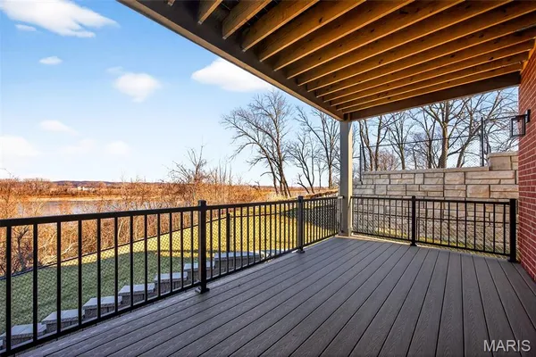 $850,000 | 1019 River Bluff Drive, Washington, MO 63090