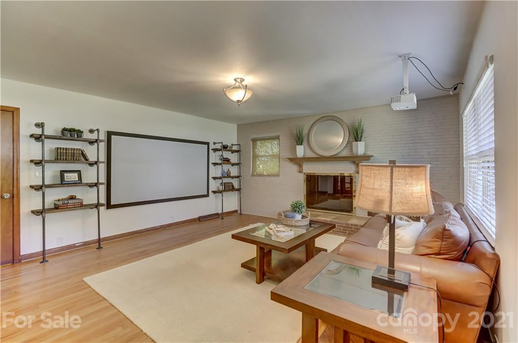 4405 Garris Road Charlotte, NC 28209 - Photo 4 of 34 Gallery Image 4