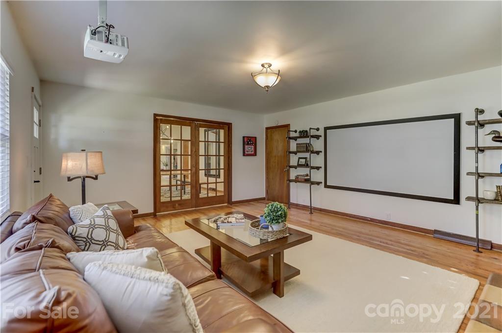 4405 Garris Road Charlotte, NC 28209 - Photo 5 of 34 Gallery Image 5