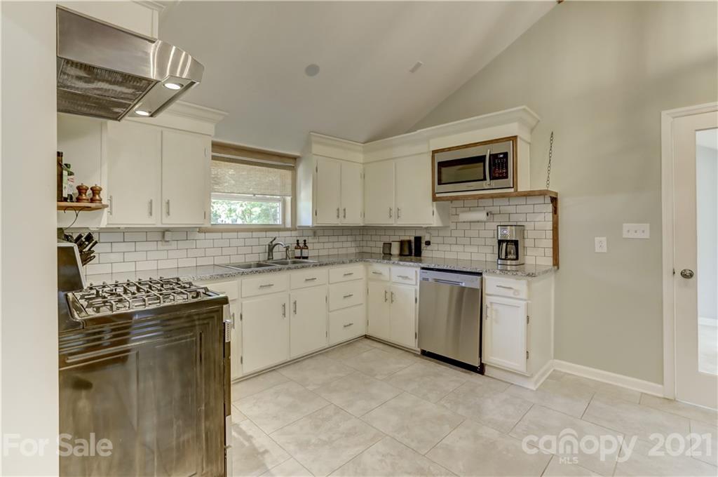 4405 Garris Road Charlotte, NC 28209 - Photo 8 of 34 Gallery Image 8