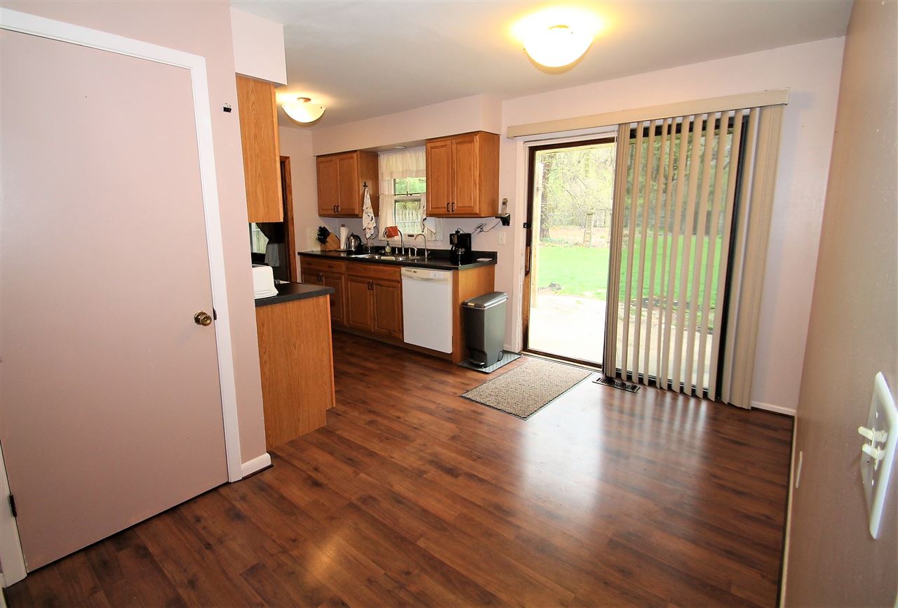 3865 Valerie Road Roscoe, IL 61073 - Photo 3 of 16 Gallery Image 3