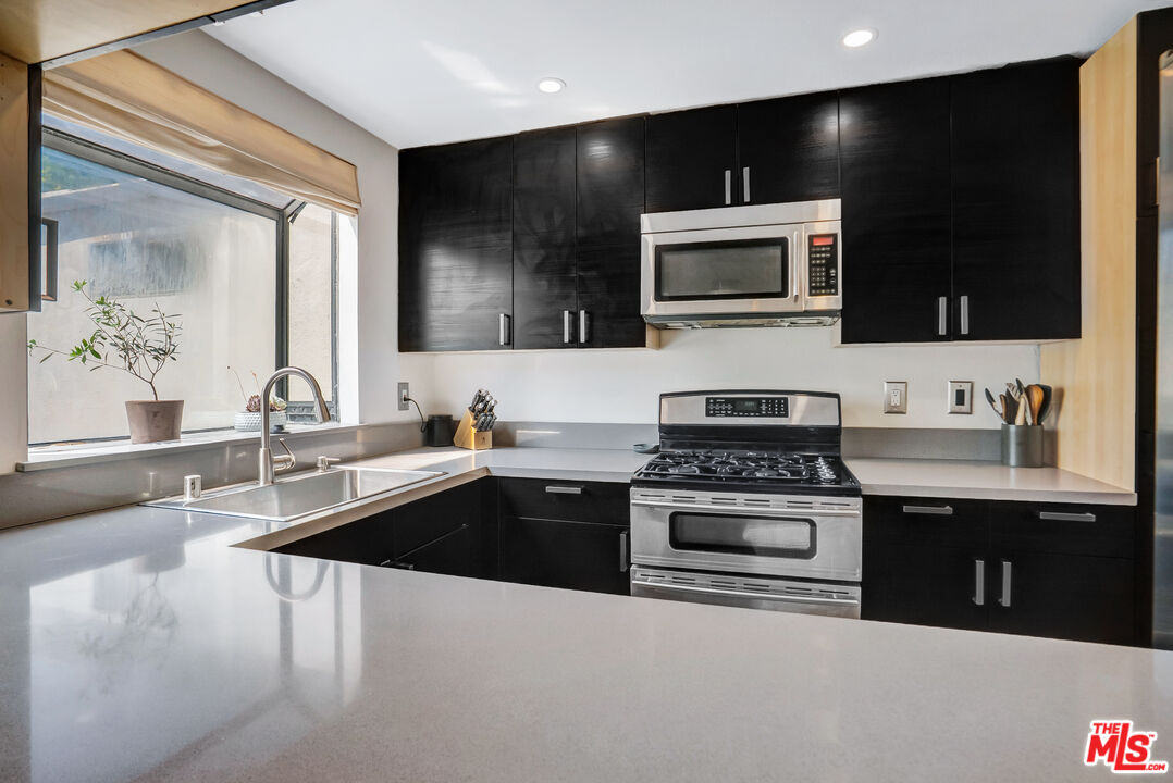 4267 Las Virgenes Road, Unit 1 Calabasas, CA 91302 - Photo 12 of 36