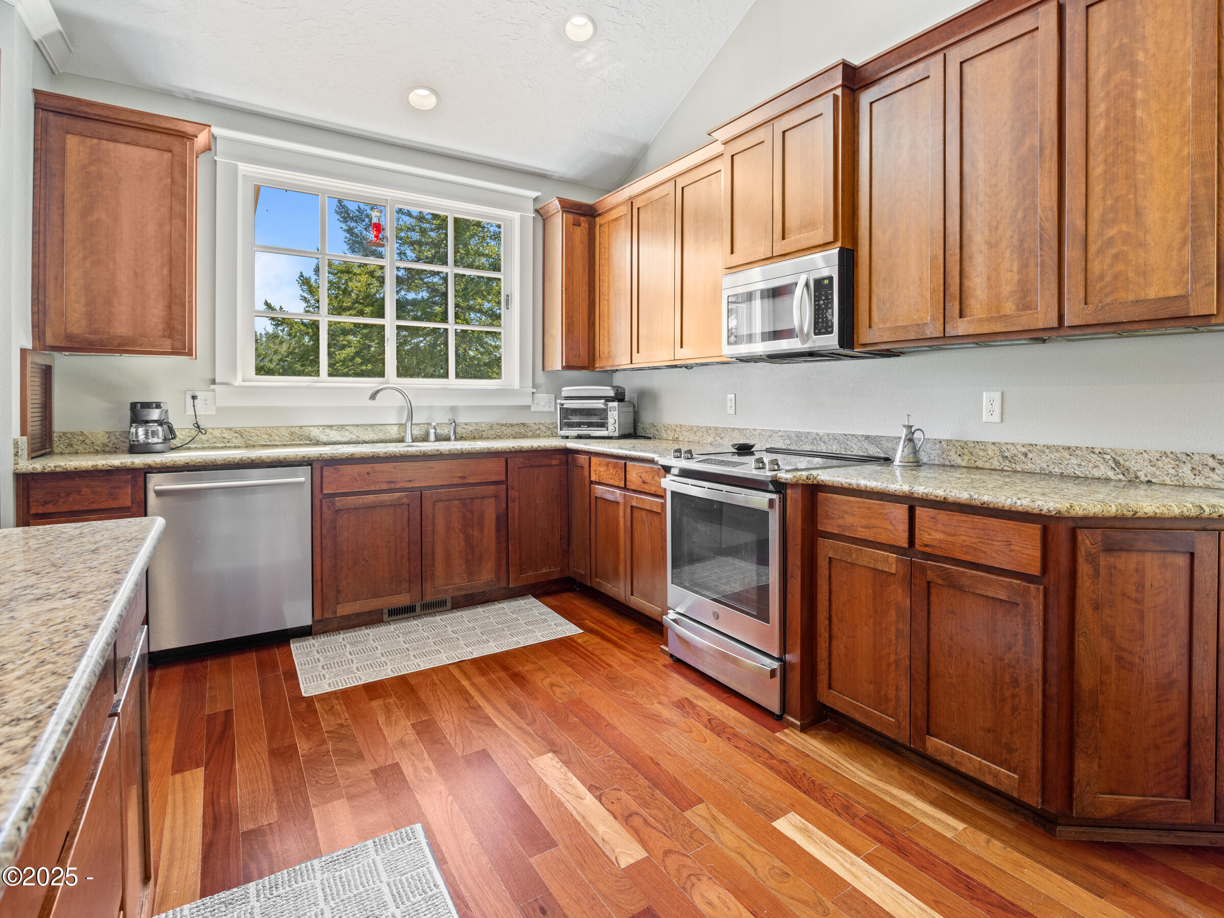 245 Olalla Road Toledo, OR 97391 - Photo 9 of 47 Kitchen
