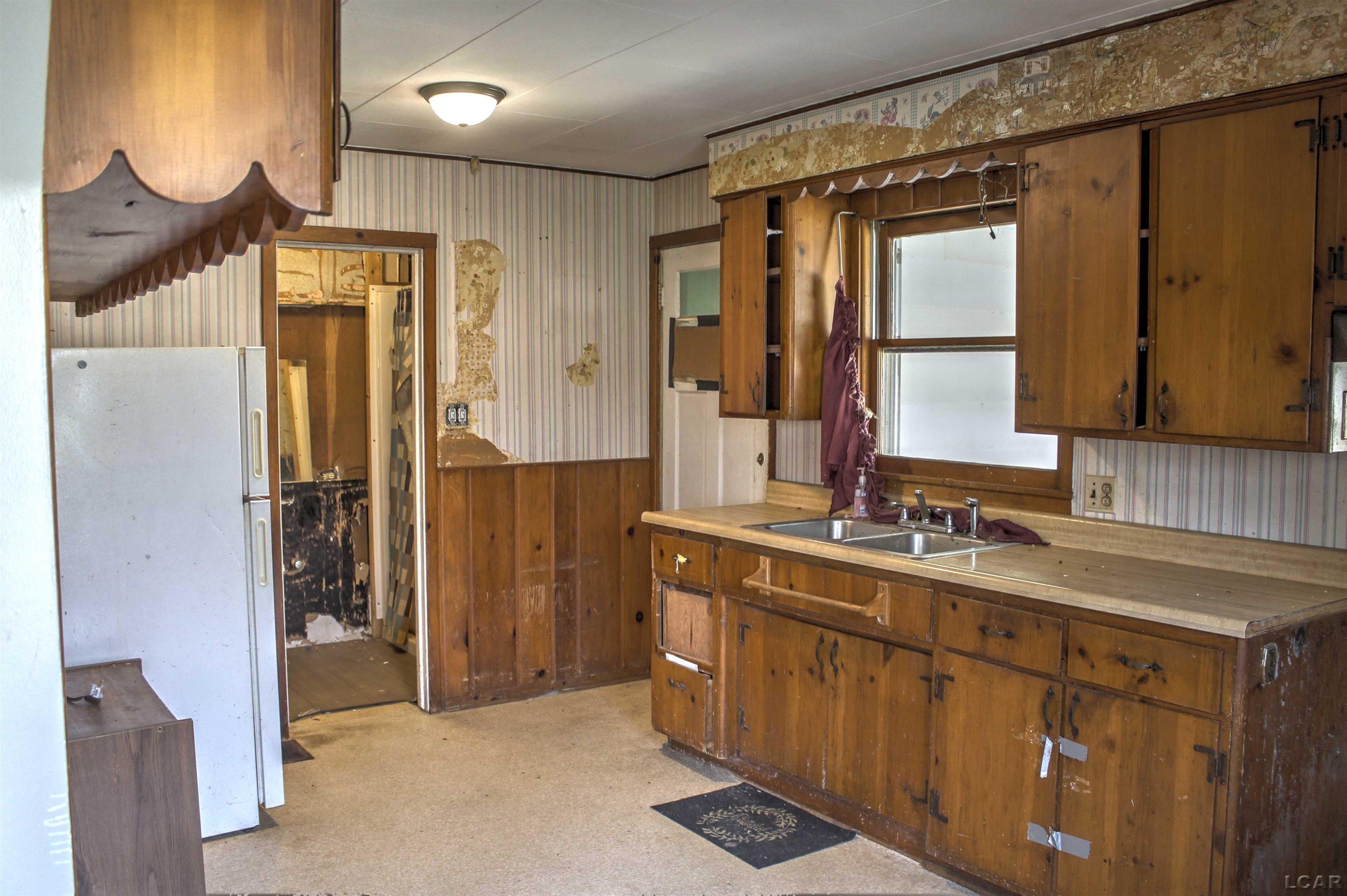 17060 Quaker Road Hudson, MI 49247 - Photo 10 of 23 50105773-9.JPG