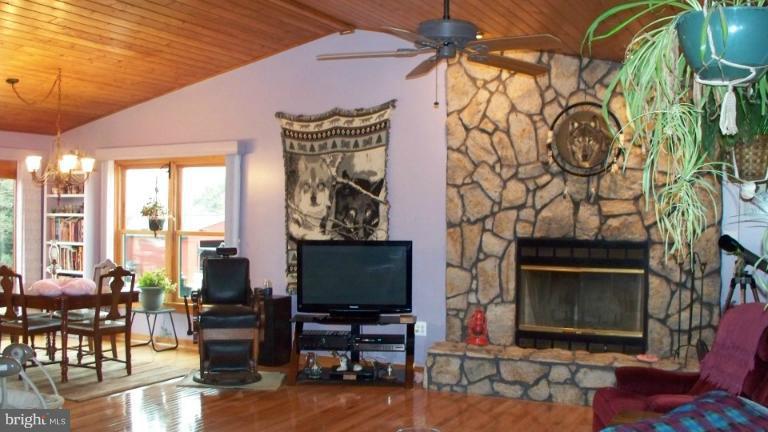 10219 Jamesons Mill Road Culpeper, VA 22701 - Photo 6 of 30 Tongue and groove pine ceiling