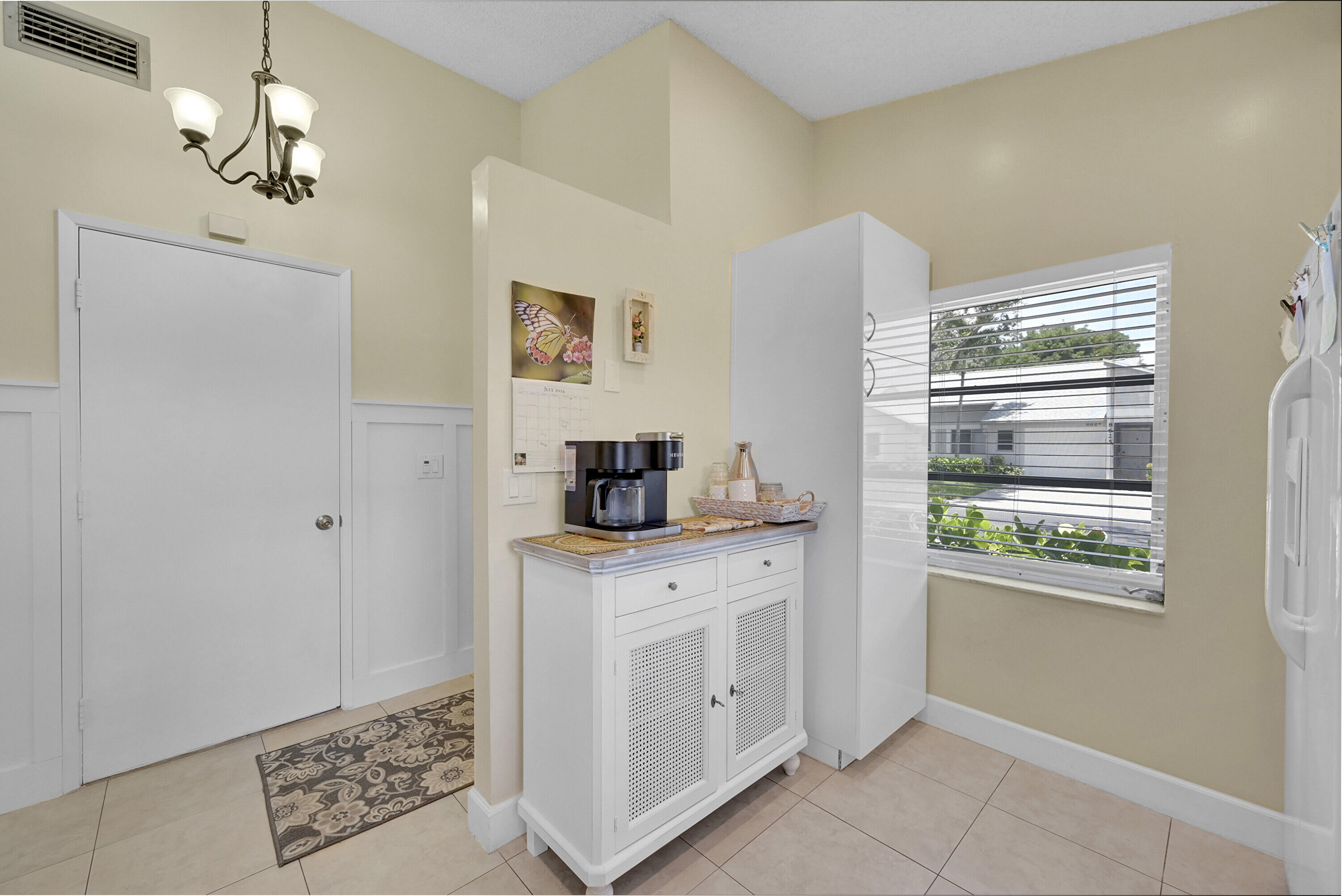 8624 Jasmine Way Boca Raton, FL 33496 - Photo 6 of 34 08_52477- (9)