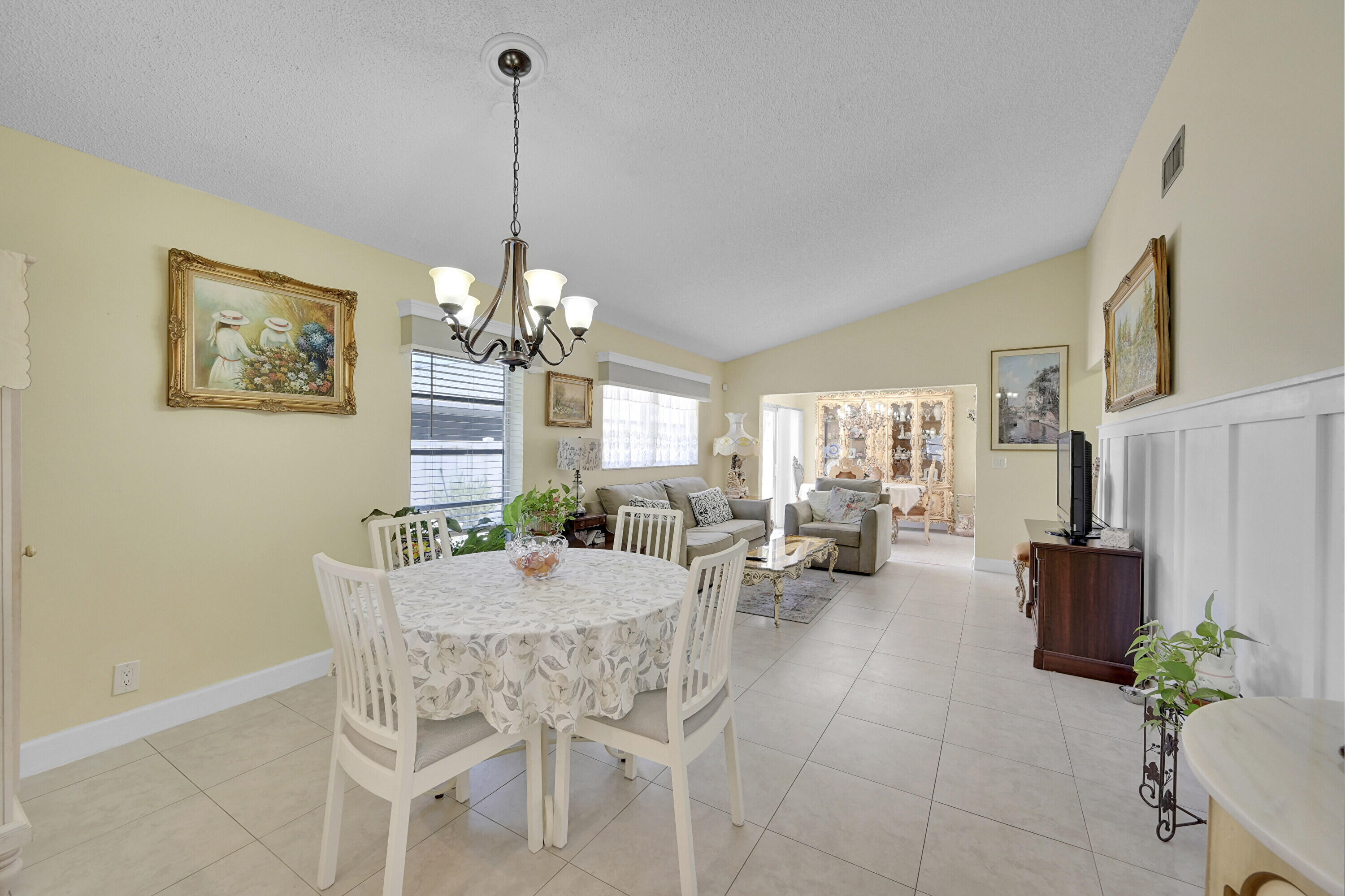8624 Jasmine Way Boca Raton, FL 33496 - Photo 8 of 34 10_52477- (10)