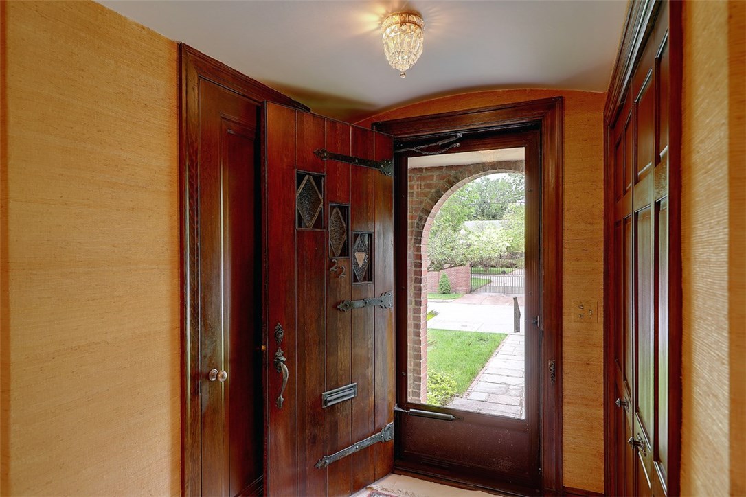 22 Balton Road Providence, RI 02906 - Photo 3 of 40 Gallery Image 3