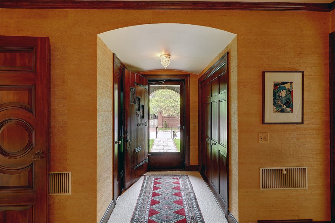 22 Balton Road Providence, RI 02906 - Photo 4 of 40 Gallery Image 4