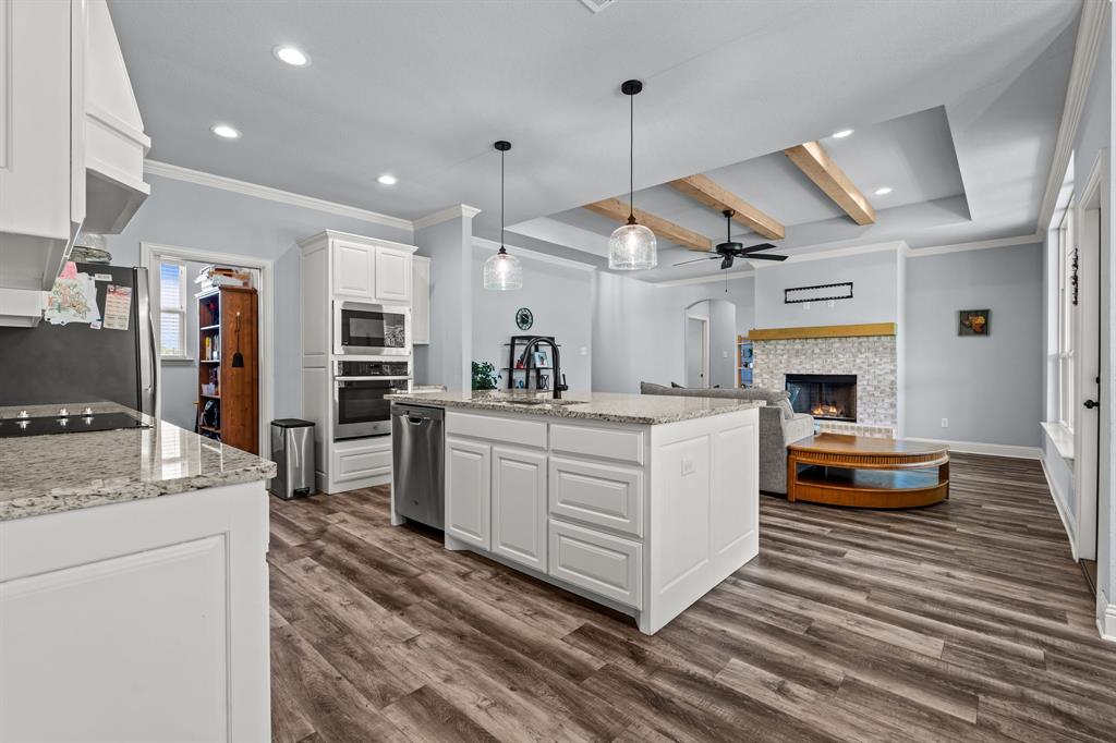 560 Wilson Bend Road Millsap, TX 76066 - Photo 17 of 38 Plenty of space to easily cook and entertain.