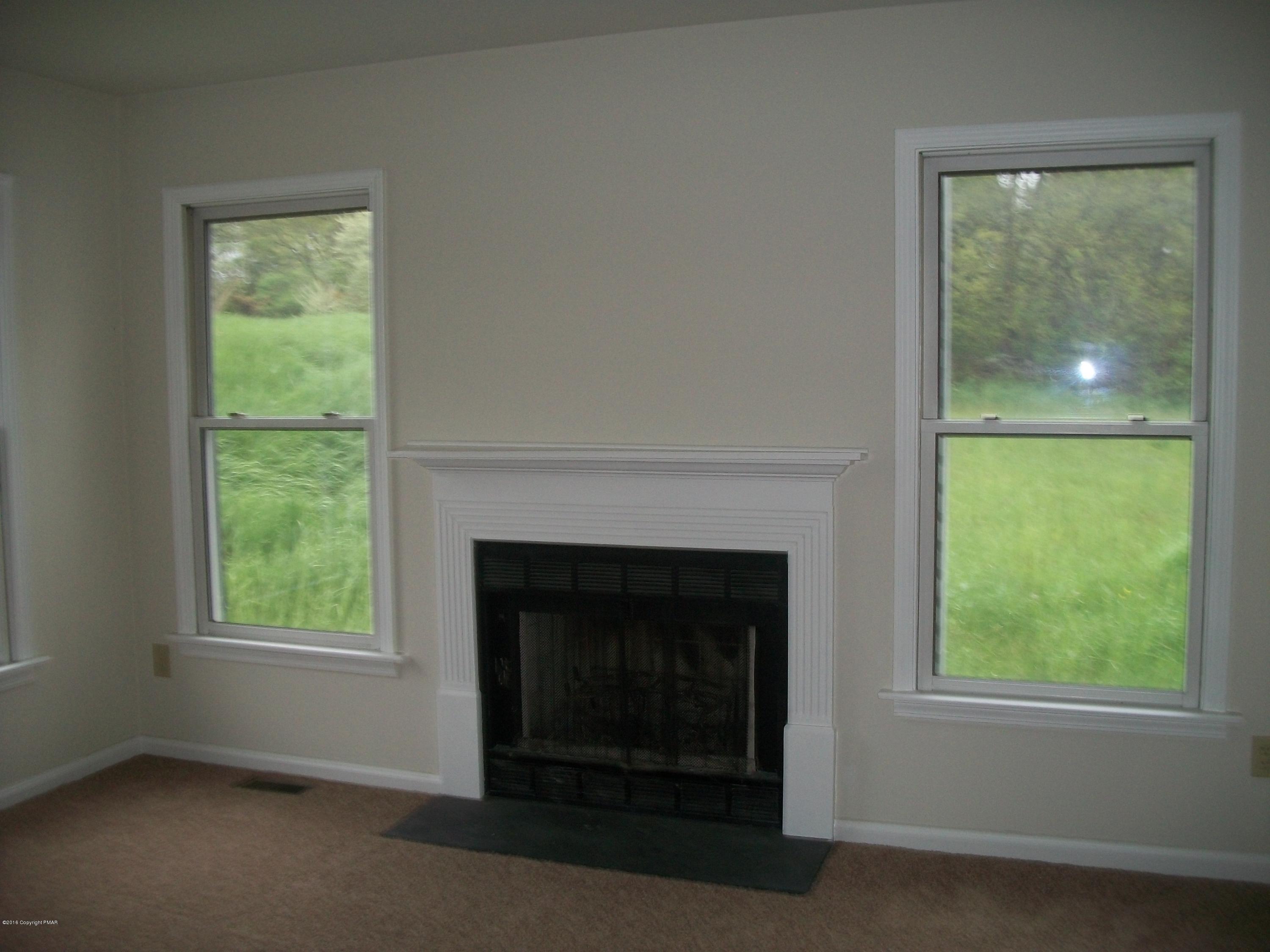 621 Smith Hill Road Stroudsburg, PA 18360 - Photo 6 of 13 living room