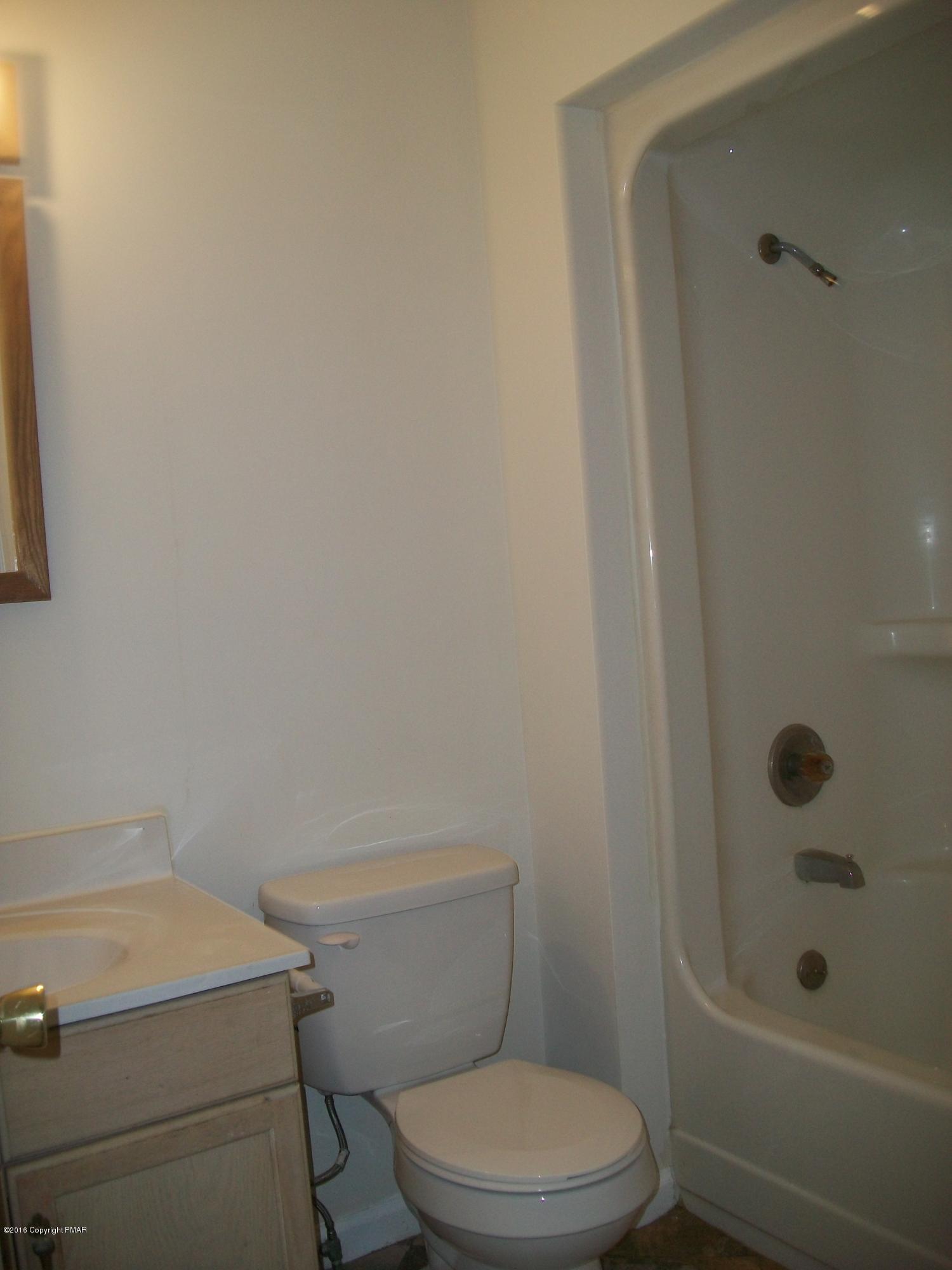 621 Smith Hill Road Stroudsburg, PA 18360 - Photo 9 of 13 bathroom