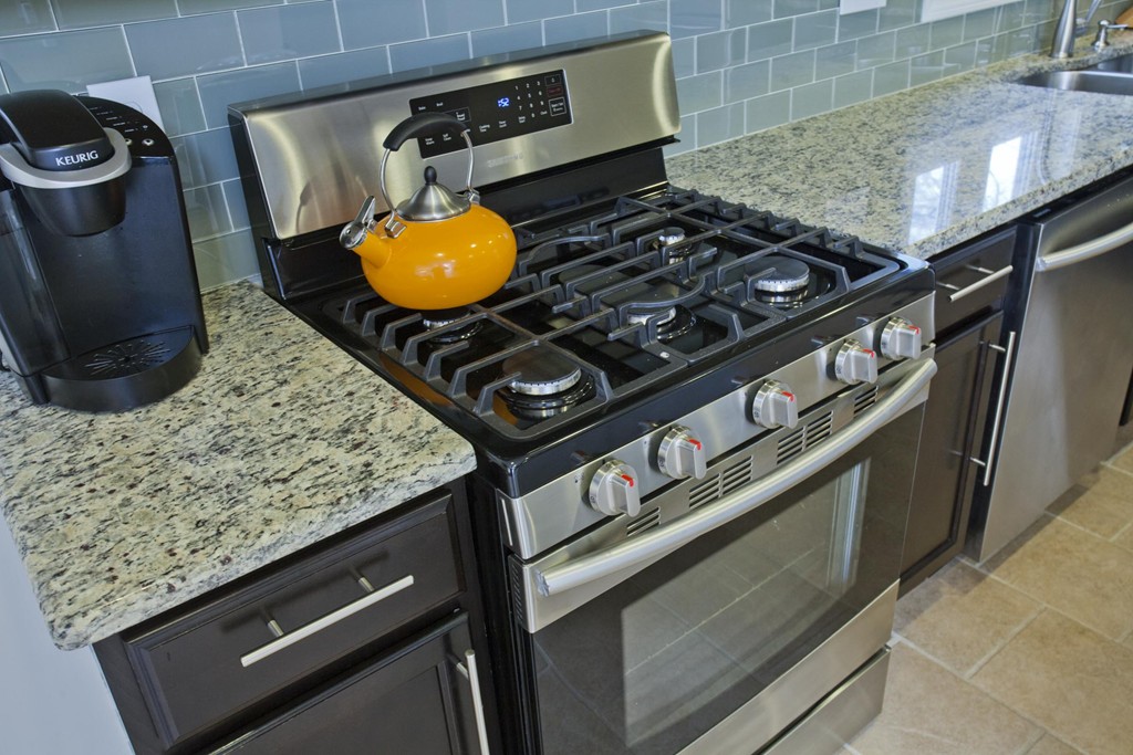 5 Hazel Street West Springfield, MA 01089 - Photo 9 of 24 Gallery Image 9