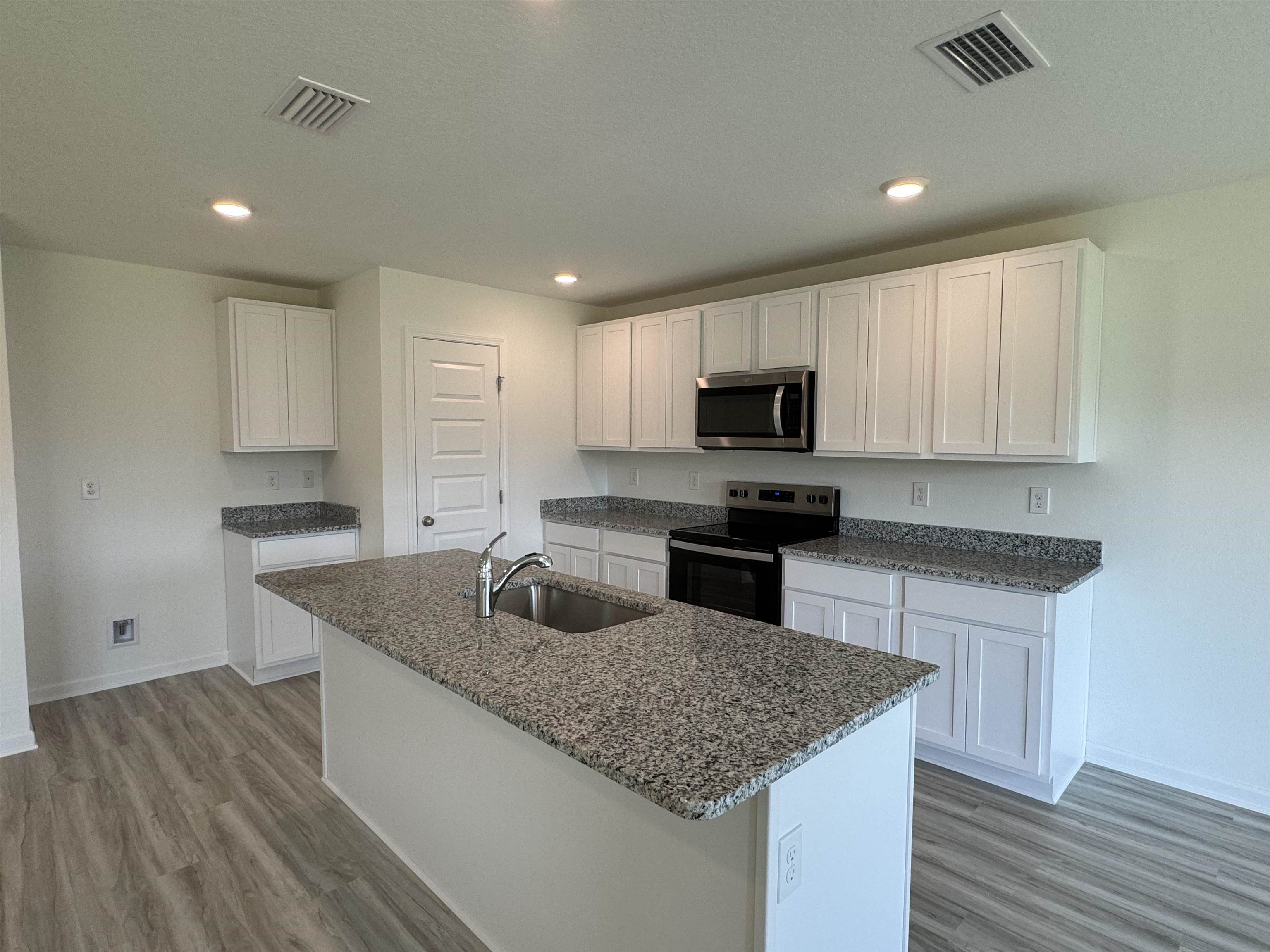 8818 Sea Star Circle Foley, AL 36535 - Photo 5 of 70 Kitchen