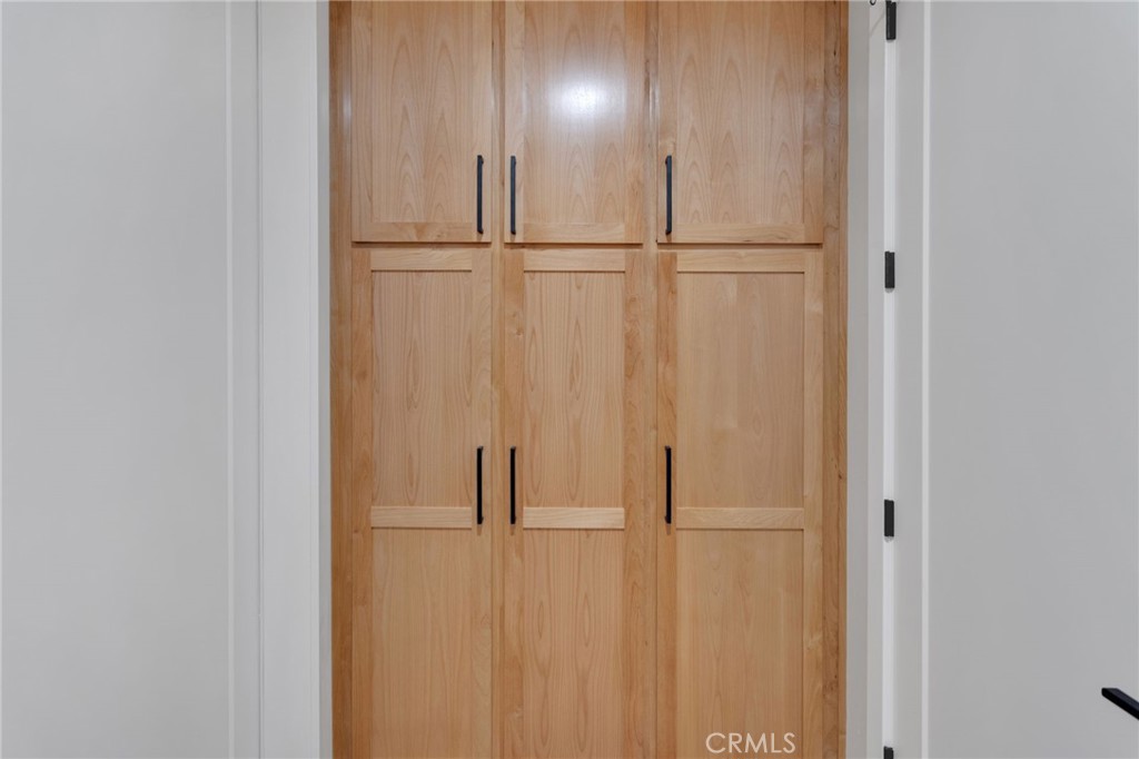 16618 Country Ranch Court Victorville, CA 92395 - Photo 14 of 31 a view of a closet