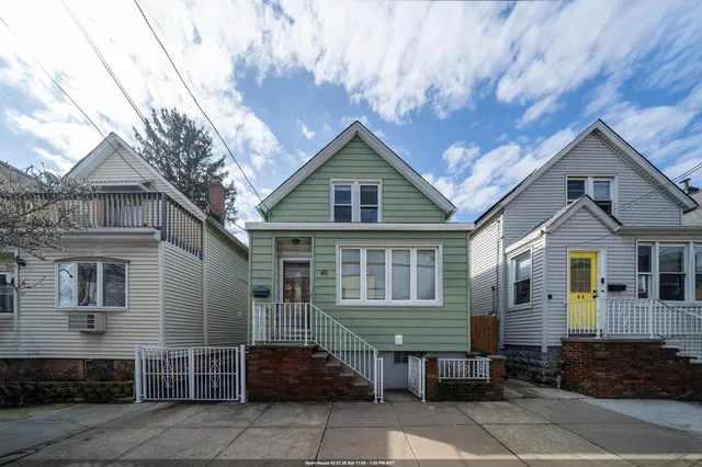 $3,000 | 46 East 16th Street, Unit A, Bayonne, NJ 07002