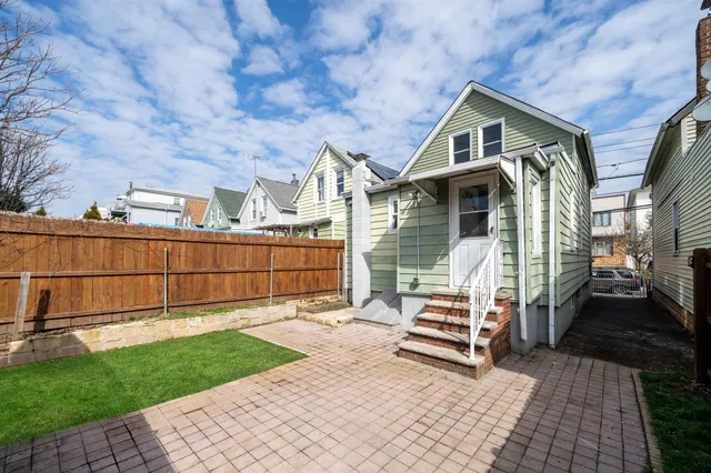 $3,000 | 46 East 16th Street, Unit A, Bayonne, NJ 07002