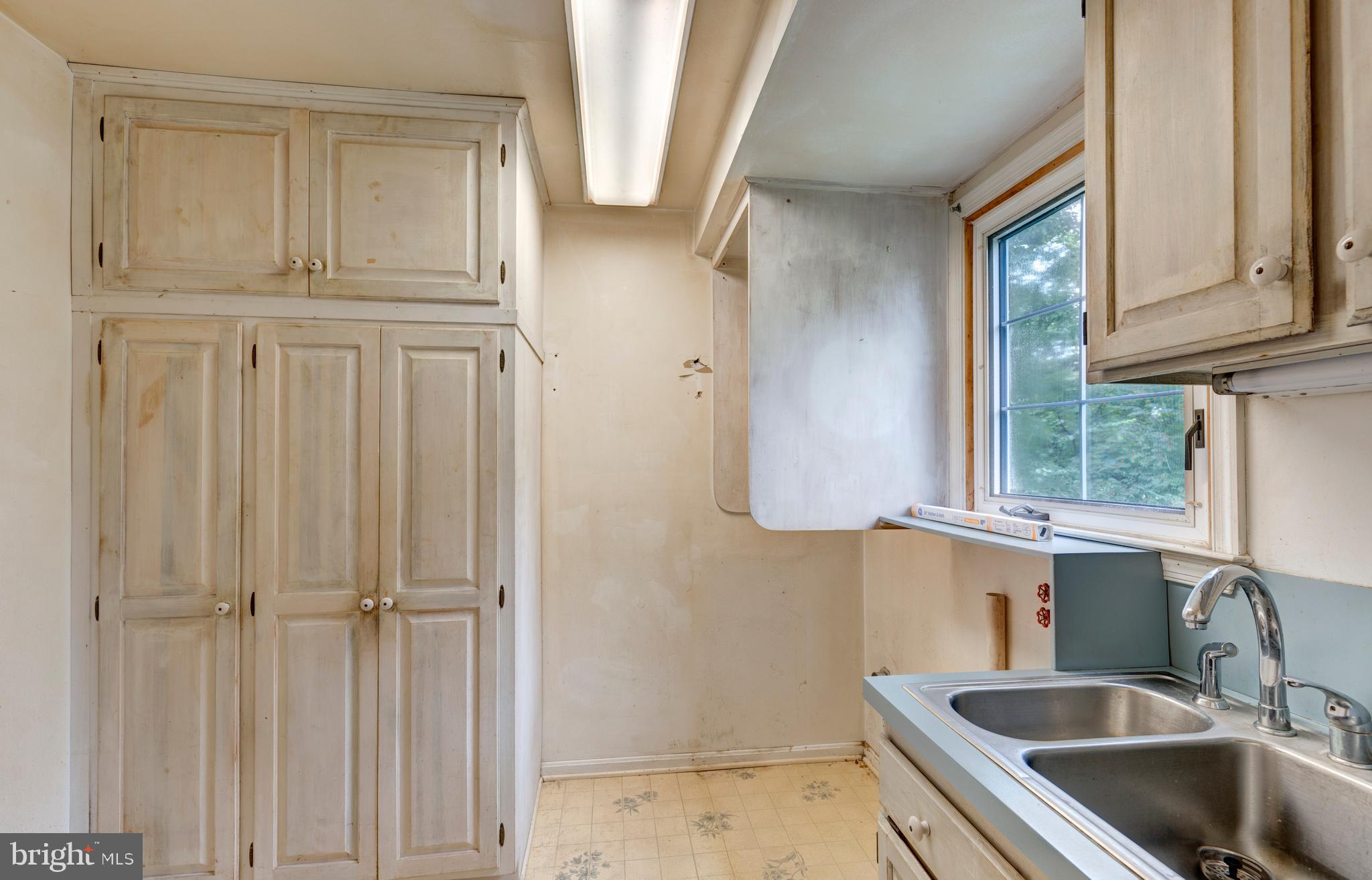 228 Leppo Road Westminster, MD 21158 - Photo 30 of 73 Laundry and 1/2 bath on main level