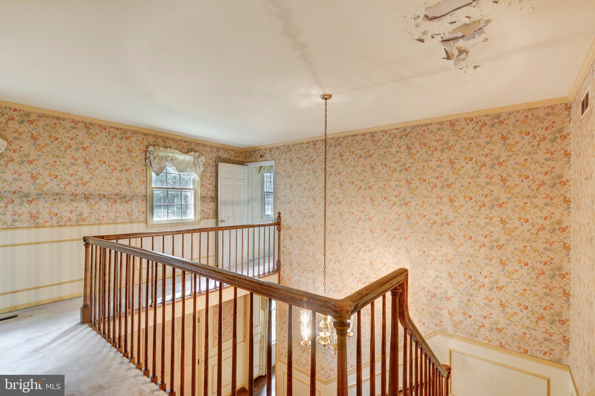 228 Leppo Road Westminster, MD 21158 - Photo 42 of 73 2nd story open foyer