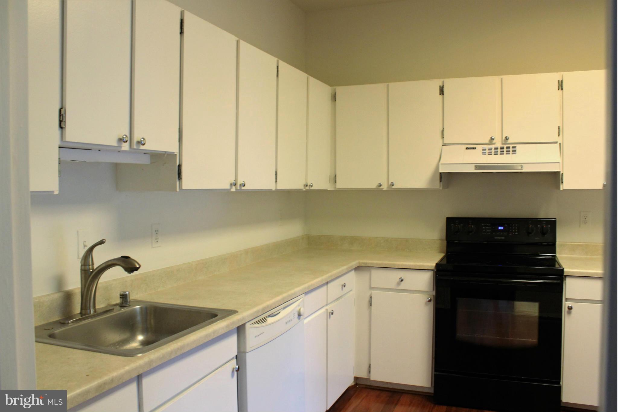 2114 Green Watch Way, Unit 300 Reston, VA 20191 - Photo 11 of 24 Kitchen