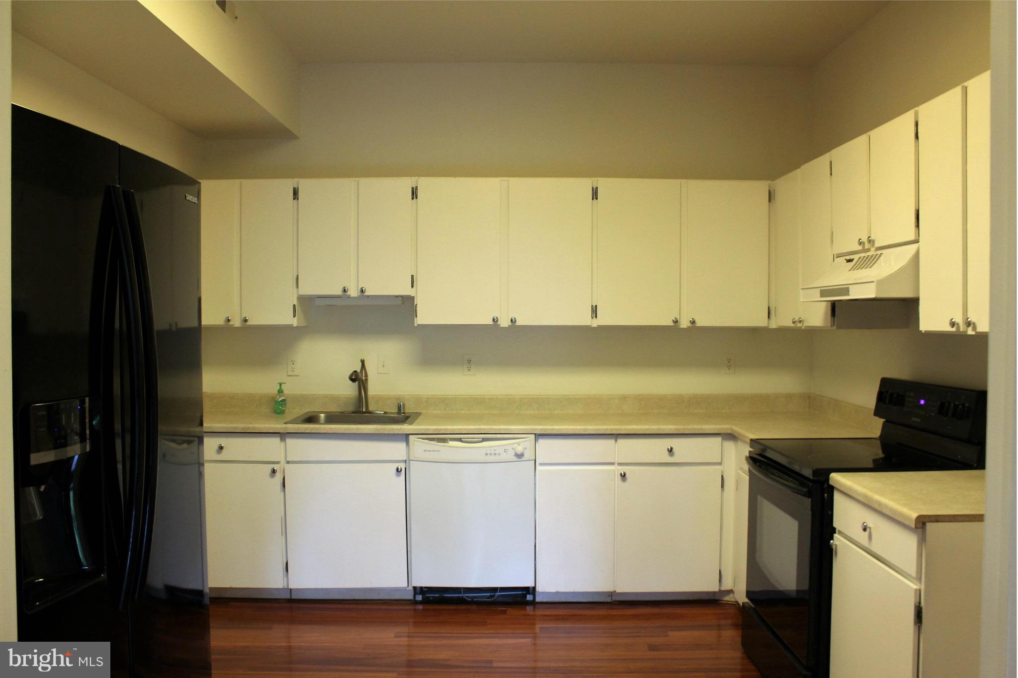 2114 Green Watch Way, Unit 300 Reston, VA 20191 - Photo 12 of 24 Kitchen
