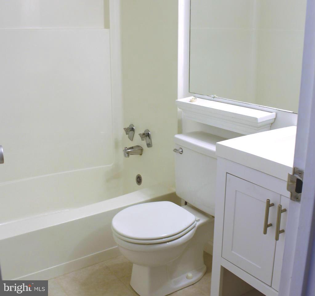 2114 Green Watch Way, Unit 300 Reston, VA 20191 - Photo 20 of 24 Bath