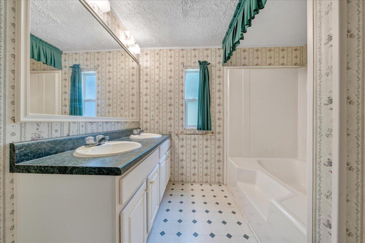 142 River View Road Alderson, WV 24910 - Photo 22 of 63 Gallery Image 22