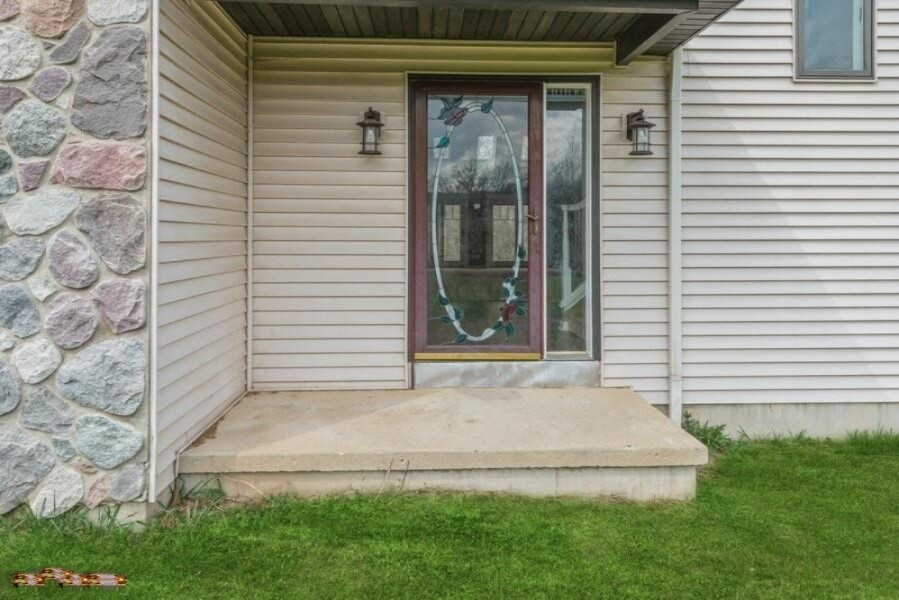 7556 Parsonage Road Saranac, MI 48881 - Photo 5 of 26 02_7556parsonagerd_2002_LowRes