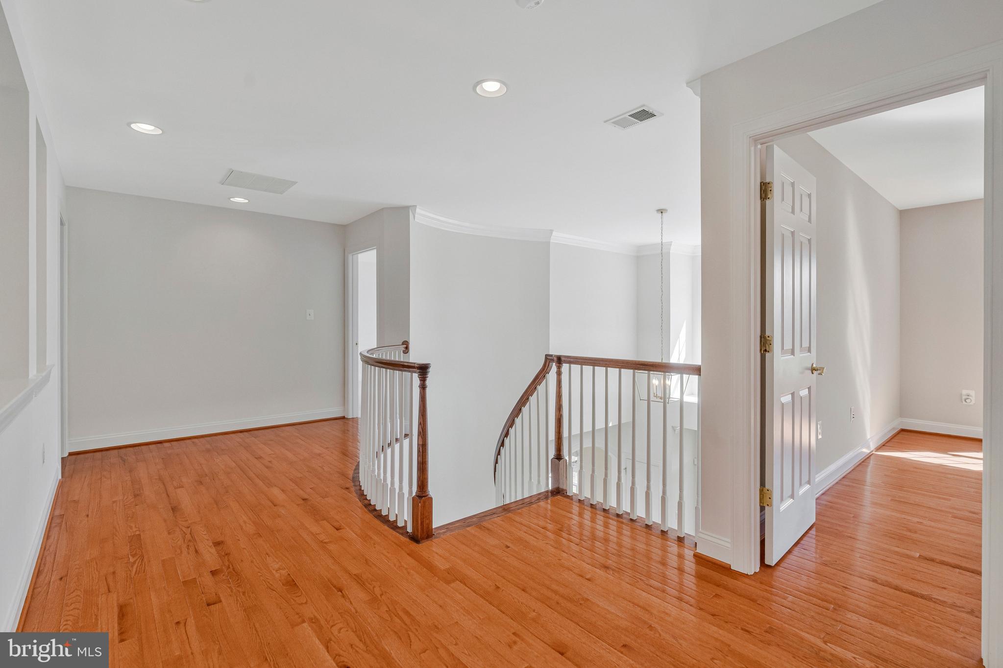 5802 Ridings Manor Place Centreville, VA 20120 - Photo 41 of 86 Upper Level