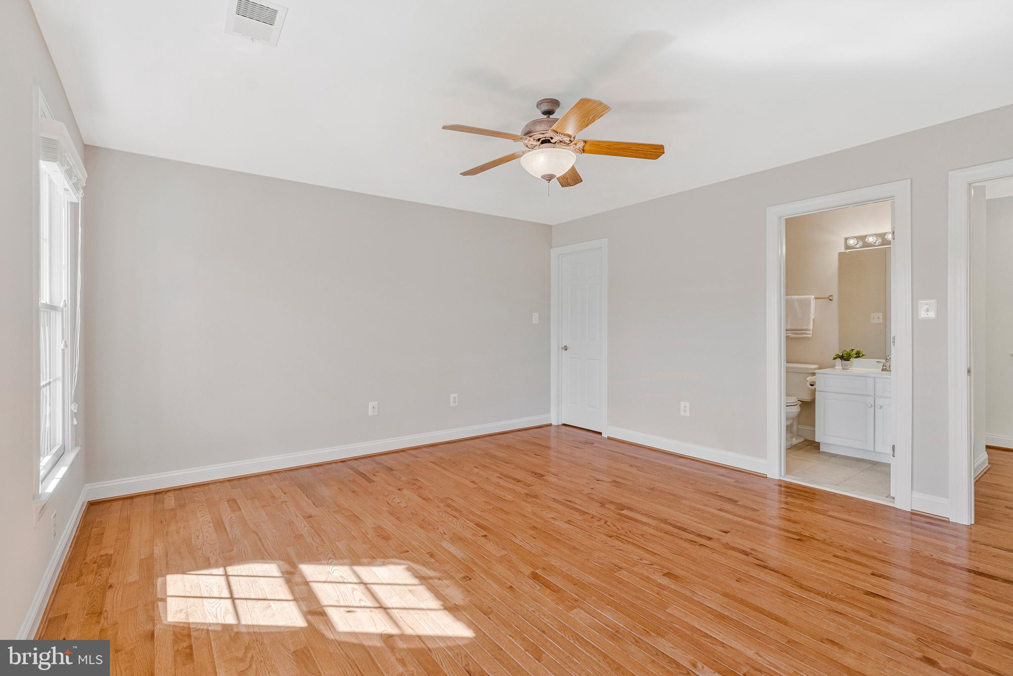 5802 Ridings Manor Place Centreville, VA 20120 - Photo 42 of 86 Bedroom 2 w/ En-Suite Bath