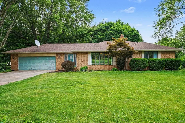 $300,000 | 59046 County Road 9, Elkhart, IN 46517