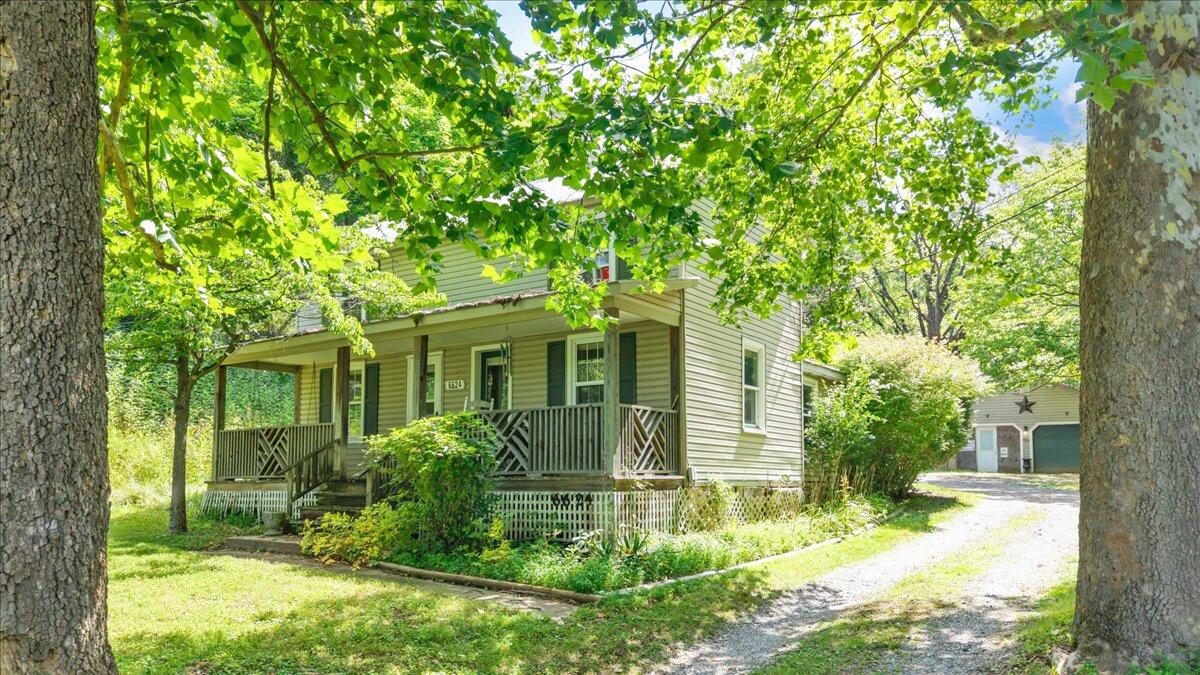 6624 Franklin Road Boones Mill, VA 24065 - Photo 3 of 57 03-DJI_20260707115542_0003_D-R5