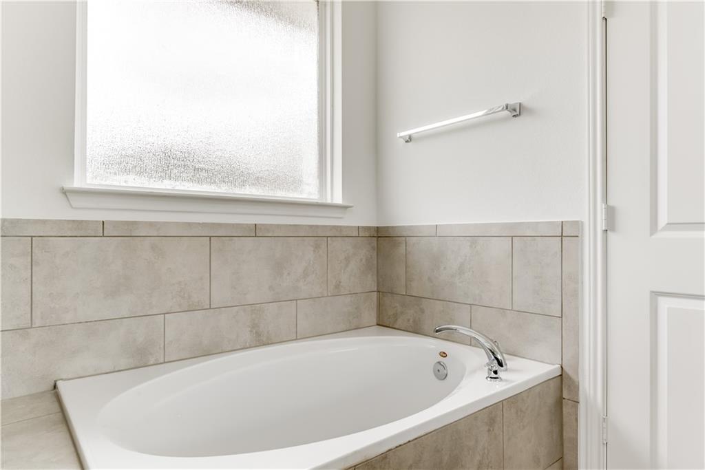 712 Affazia Lane Georgetown, TX 78628 - Photo 25 of 40 a bath tub sitting next to a window