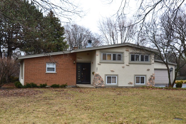 251 Red Oak Road Northbrook, IL 60062 - Photo 1 of 25