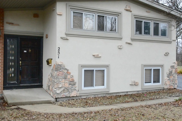 251 Red Oak Road Northbrook, IL 60062 - Photo 2 of 25