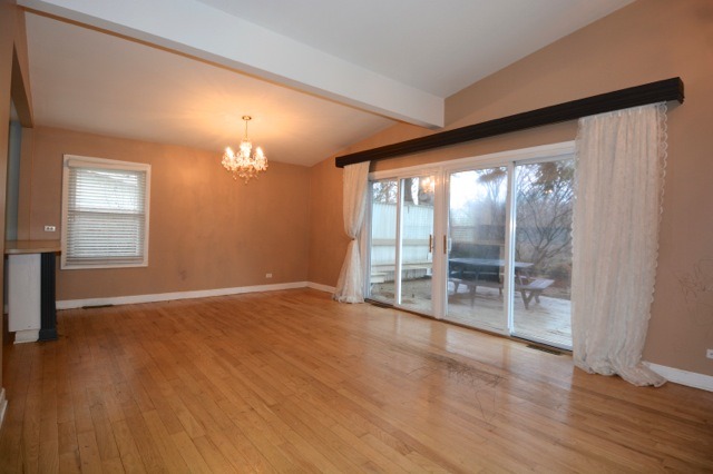 251 Red Oak Road Northbrook, IL 60062 - Photo 3 of 25