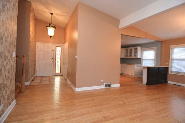 251 Red Oak Road Northbrook, IL 60062 - Photo 5 of 25