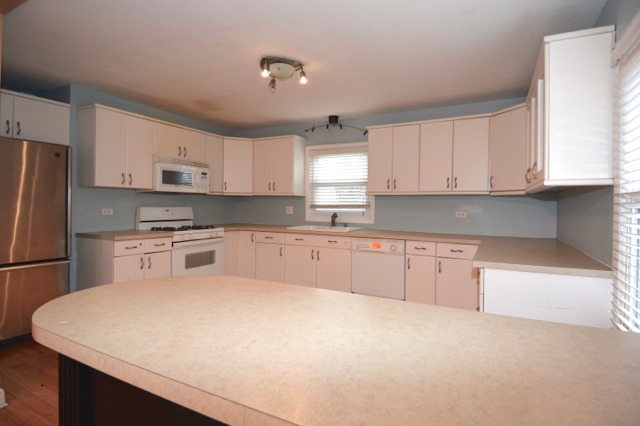 251 Red Oak Road Northbrook, IL 60062 - Photo 7 of 25