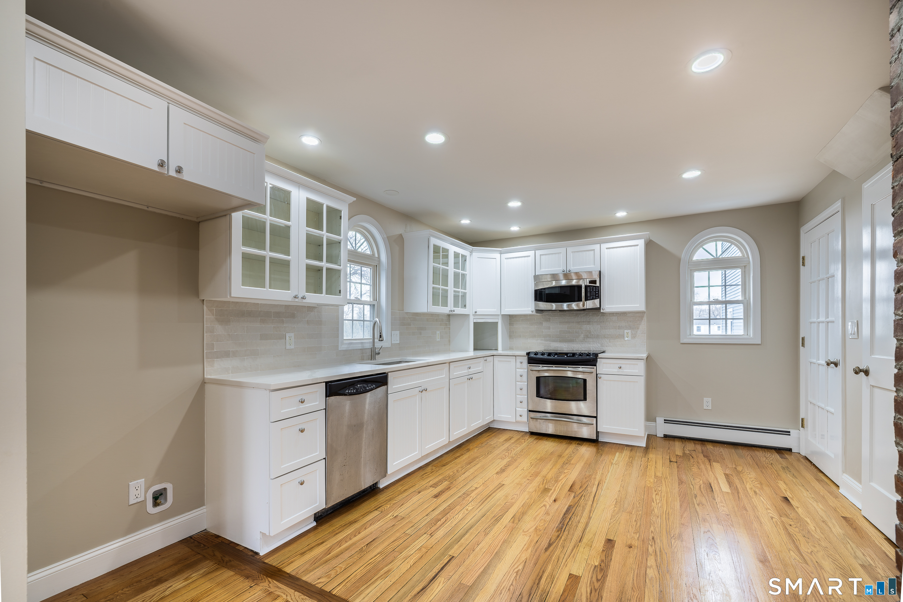 191 Anson Street Stratford, CT 06614 - Photo 3 of 40