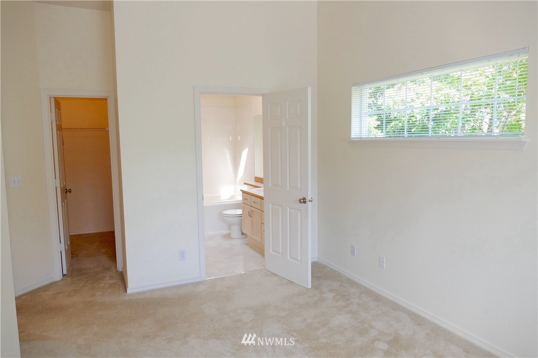 22617 4th Avenue West, Unit 106 Bothell, WA 98021 - Photo 5 of 17 Gallery Image 5