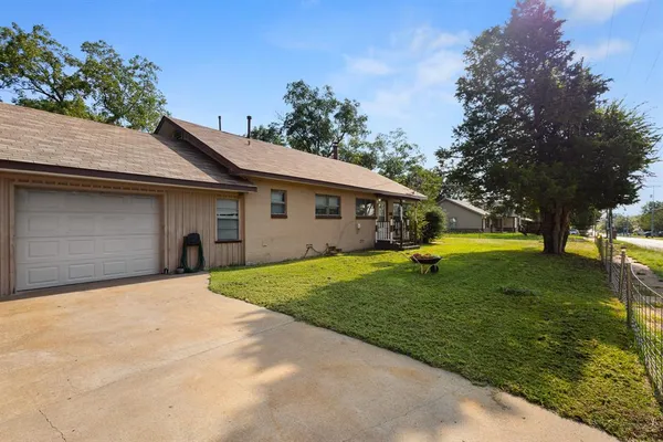 $199,900 | 301 West Nelson Street, Bowie, TX 76230