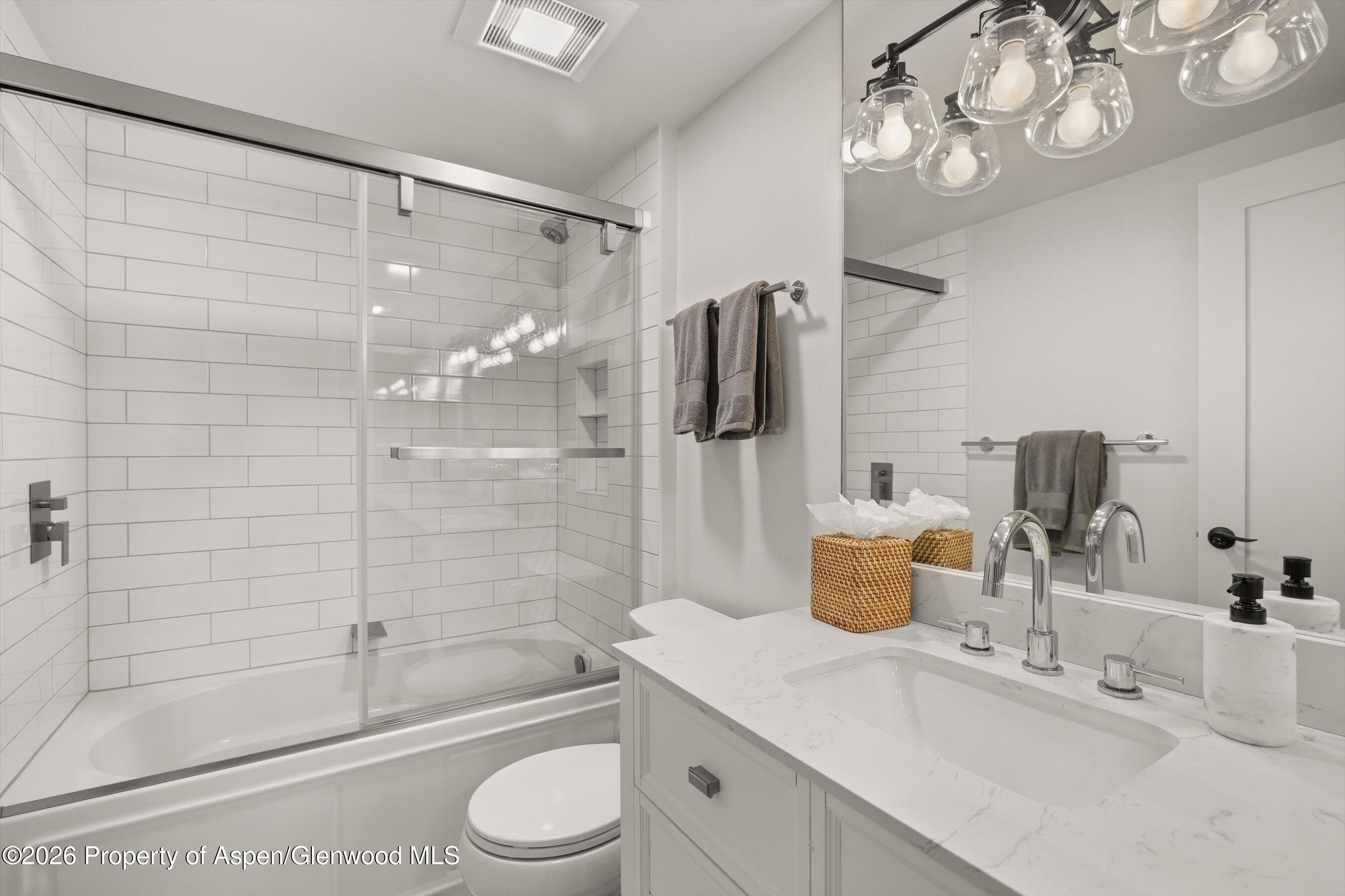 221 Meadow Ranch Road, Unit D4A Snowmass Village, CO 81615 - Photo 18 of 34 En-suite Bathroom
