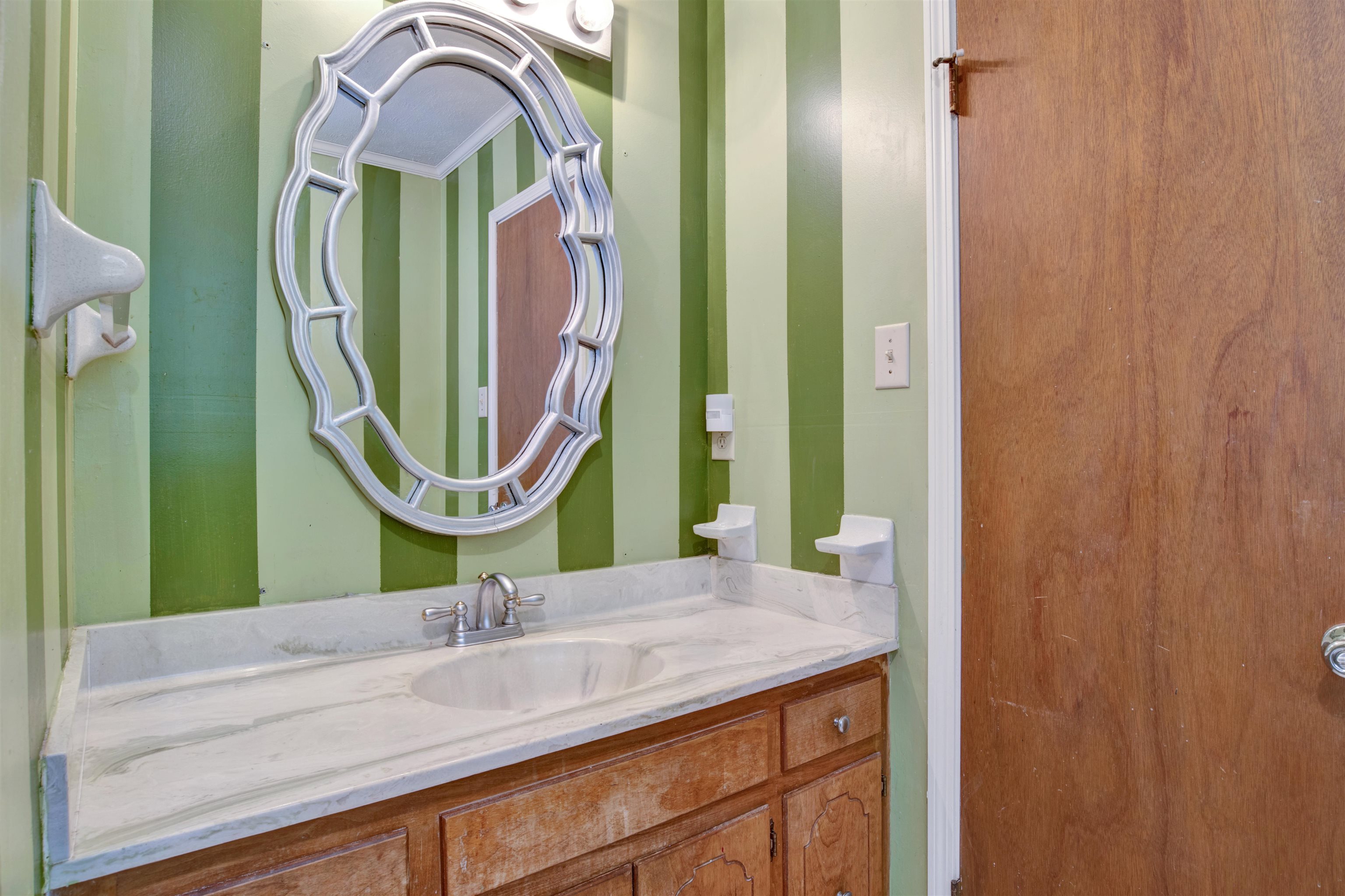 109 Paige Circle Daphne, AL 36526 - Photo 40 of 46 Jack & Jill Bath Upstairs