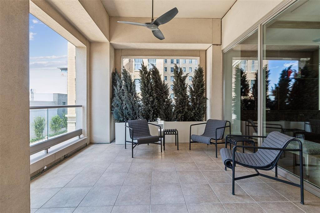 2300 Wolf Street, Unit 3D Dallas, TX 75201 - Photo 21 of 37 a living room with furniture and a window