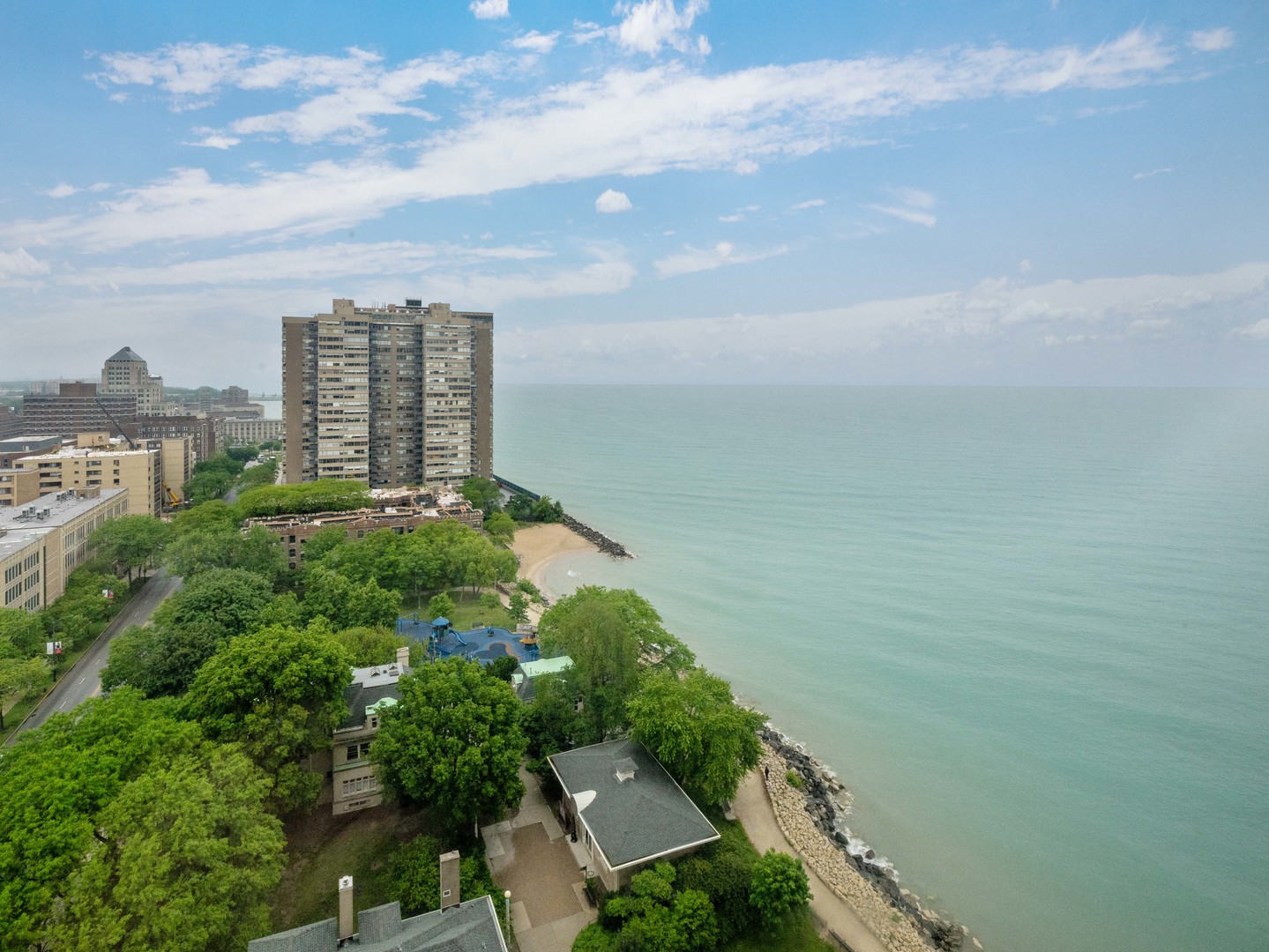 6171 North Sheridan Road, Unit 1803 Chicago, IL 60660 - Photo 11 of 24 Gallery Image 11