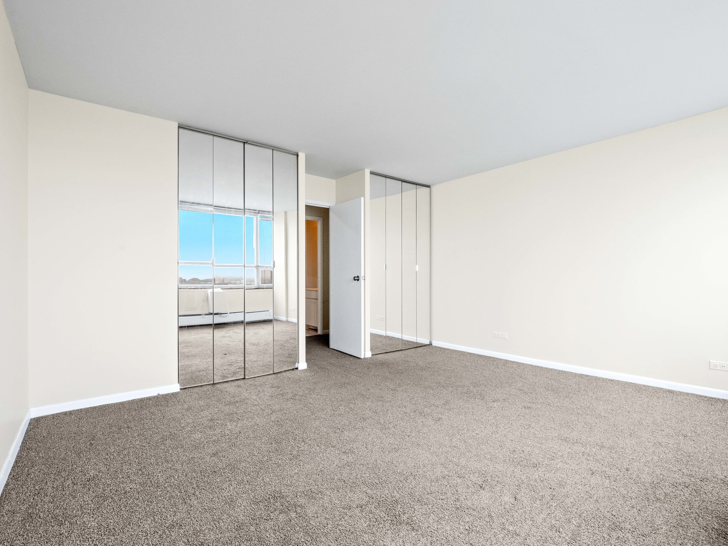6171 North Sheridan Road, Unit 1803 Chicago, IL 60660 - Photo 13 of 24 Gallery Image 13