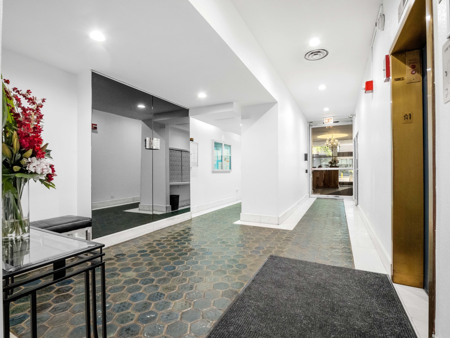 6171 North Sheridan Road, Unit 1803 Chicago, IL 60660 - Photo 15 of 24 Gallery Image 15