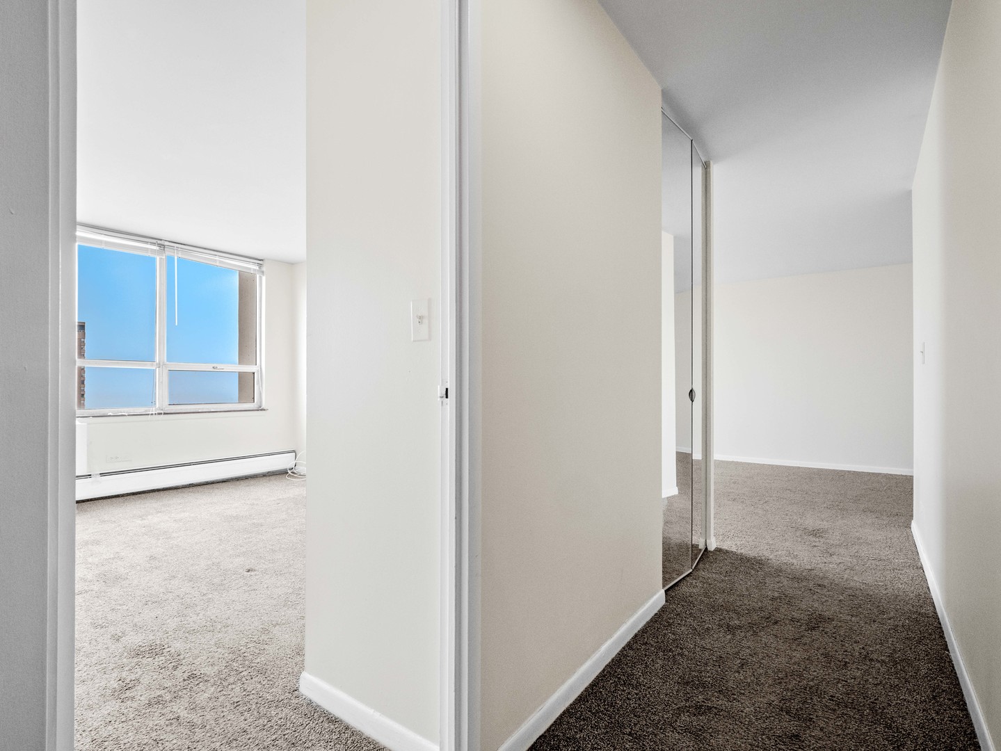 6171 North Sheridan Road, Unit 1803 Chicago, IL 60660 - Photo 3 of 24 Gallery Image 3