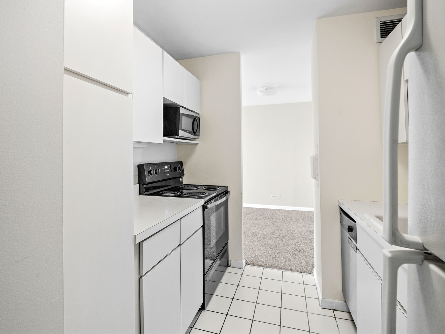 6171 North Sheridan Road, Unit 1803 Chicago, IL 60660 - Photo 7 of 24 Gallery Image 7