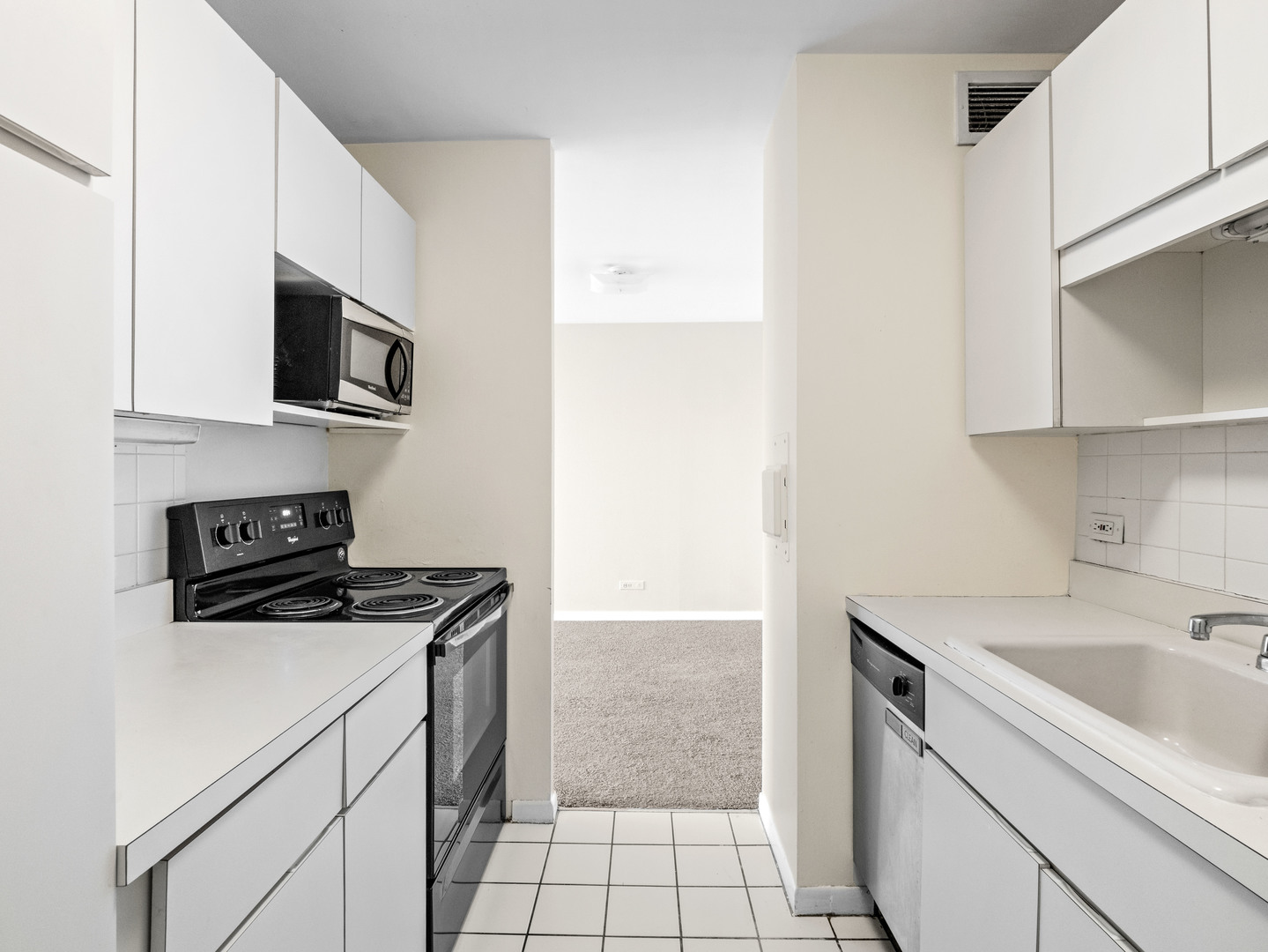 6171 North Sheridan Road, Unit 1803 Chicago, IL 60660 - Photo 8 of 24 Gallery Image 8